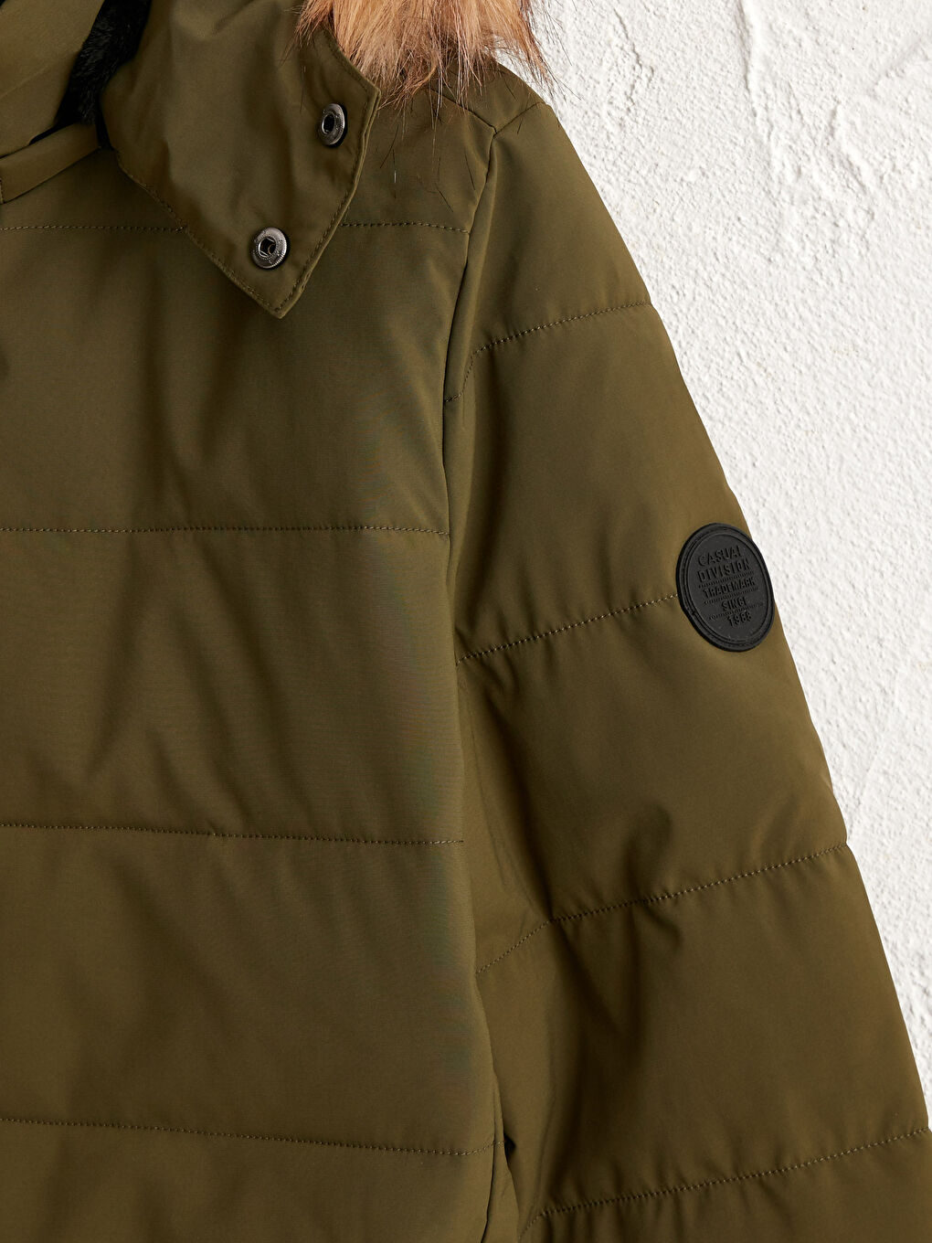 Удобное пальто с меховым воротником, короткое и теплое-4