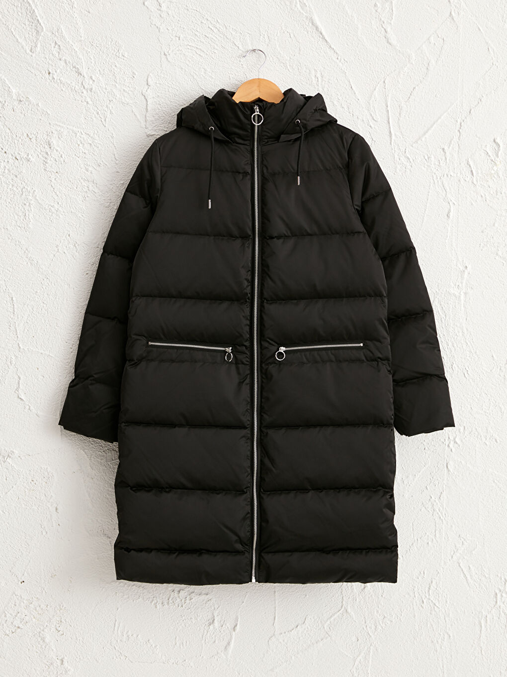 Schwerer Steppmantel mit Kapuze