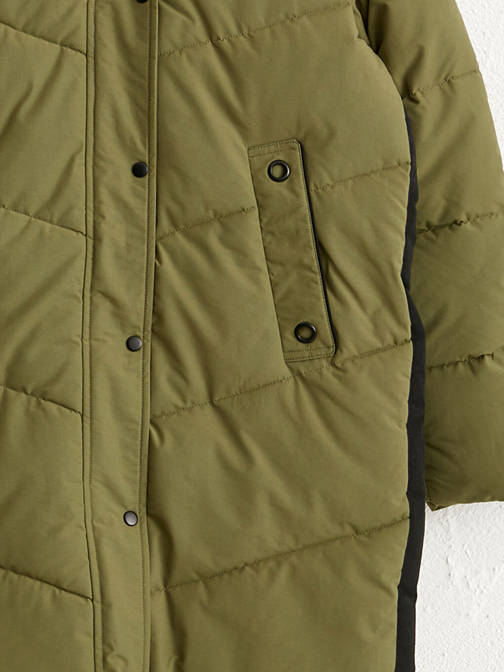 معطف منتفخ طويل بتفاصيل فرو صناعي وهودي-3