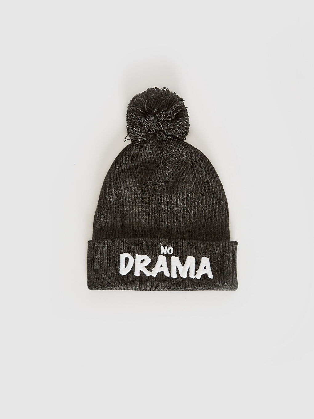 Трикотажный берет с помпонами для девочки