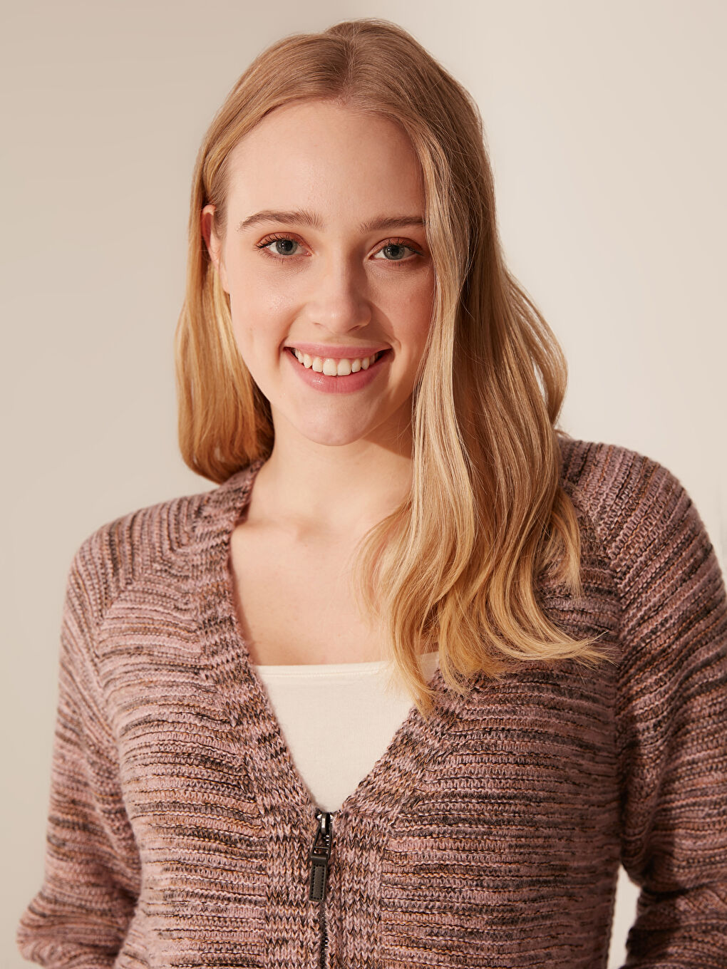 Женский кардиган с длинным рукавом стандартного кроя с v-образным вырезом-9