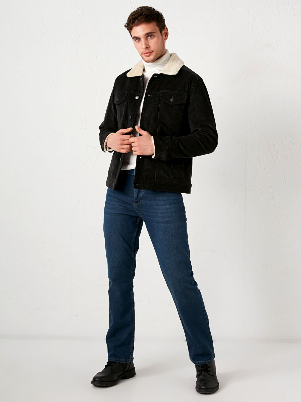 Velvet Coat with Plush Fur Collar-3