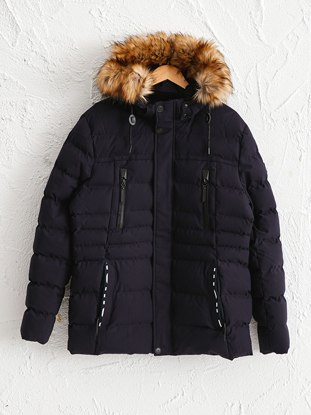 Пуховик с воротником-трубой