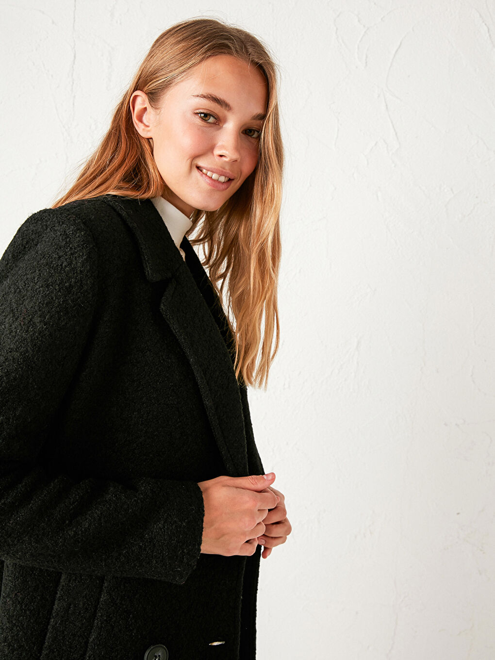 Dik Yaka Uzun Kollu Kadın Kaşe Kaban-2