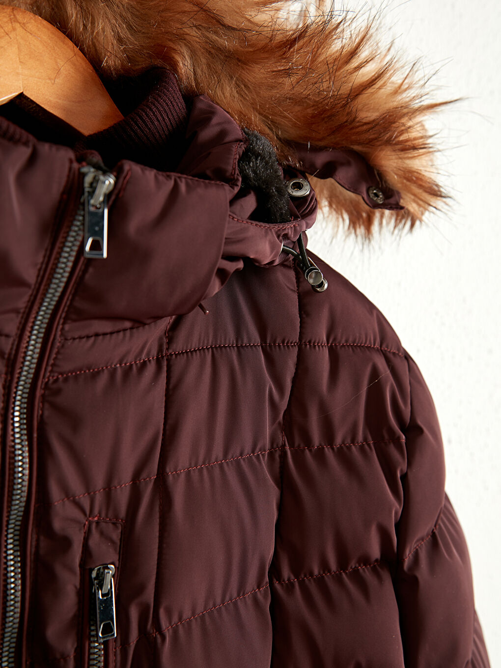 Geacă Matlasată Lungă cu Glugă și Detalii din Blană Artificială-3