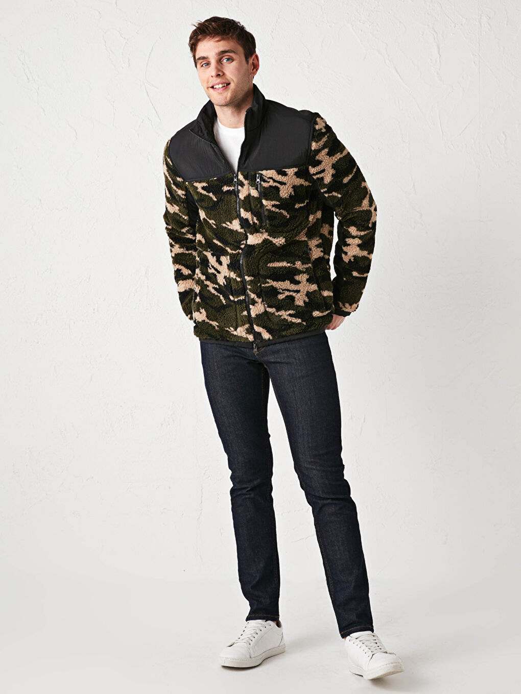 Haki Dik Yaka Kamuflaj Desenli İnce Erkek Mont-1