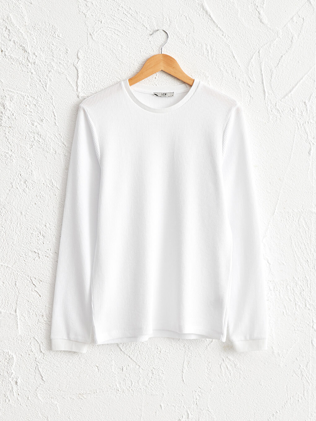 Базовая футболка с круглым вырезом и длинными рукавами