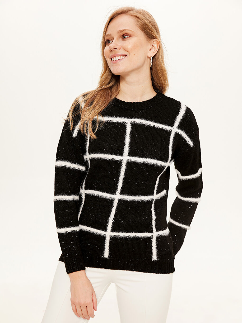 Светр трикотажний з круглим вирізом горловини, шотландка, довгий рукав для жінок