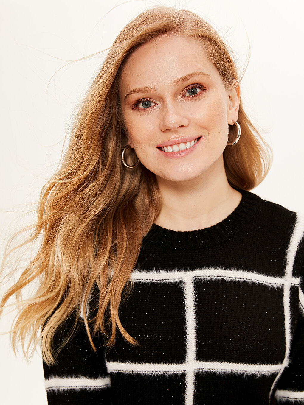 Светр трикотажний з круглим вирізом горловини, шотландка, довгий рукав для жінок-3