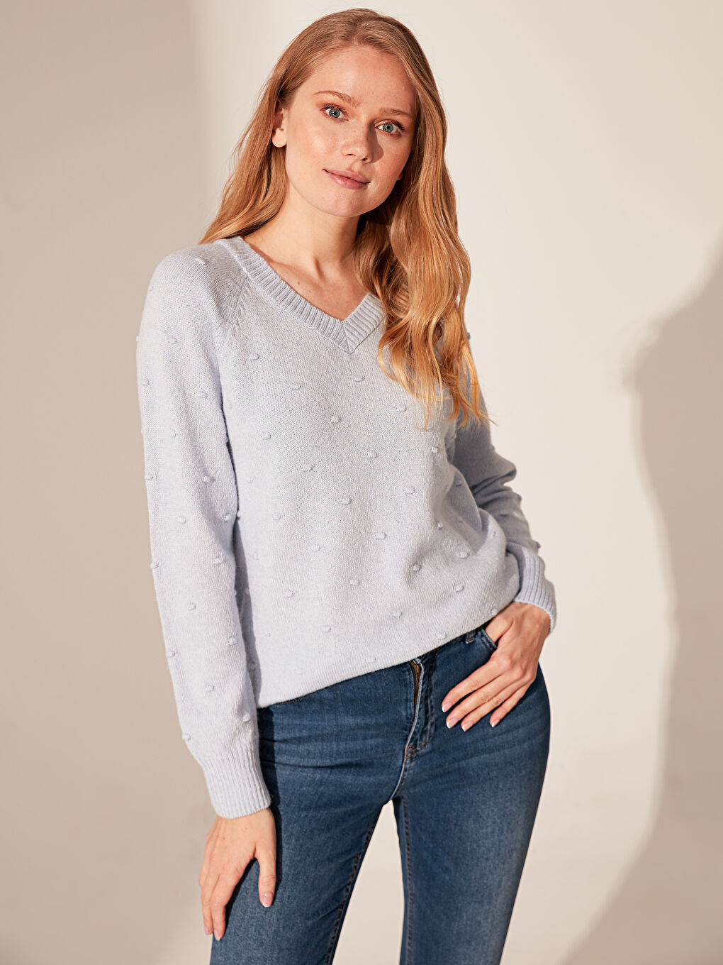 Mavi V Yaka Desenli Uzun Kollu Kadın Triko Kazak