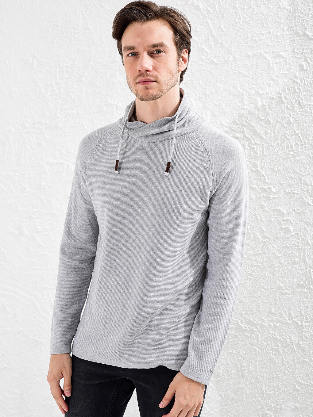 Gri Slim Fit Keşiş Yaka İnce Triko Kazak-1