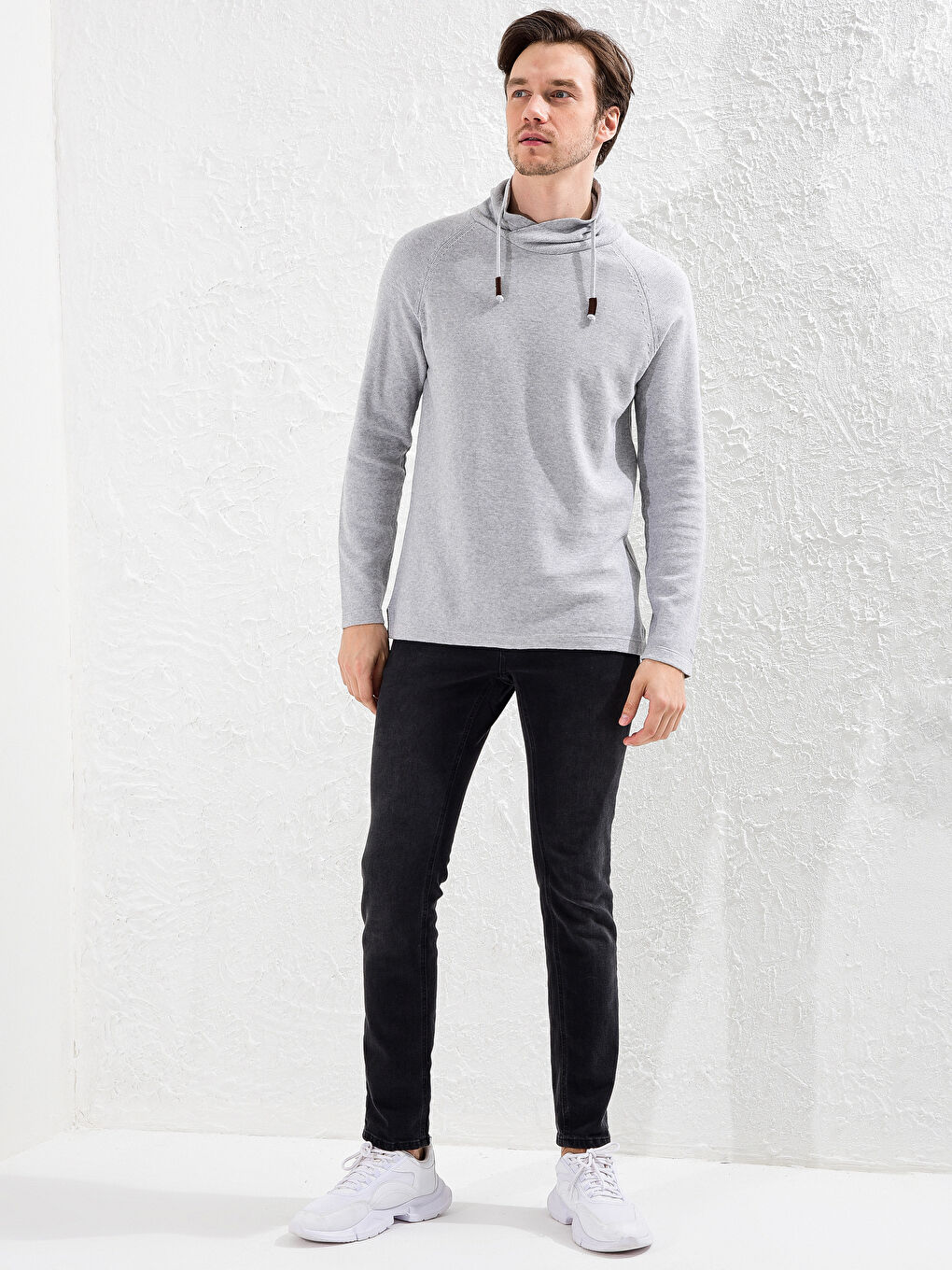 Gri Slim Fit Keşiş Yaka İnce Triko Kazak-4