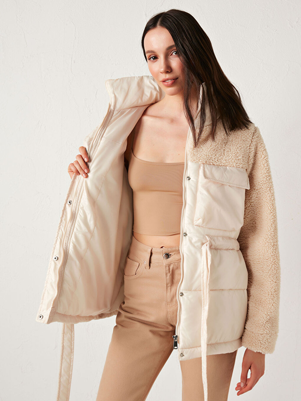 معطف منفوخ بجيوب علي الخصر بتفاصيل كسرات-1