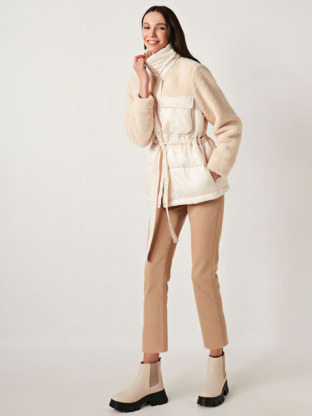 معطف منفوخ بجيوب علي الخصر بتفاصيل كسرات-2