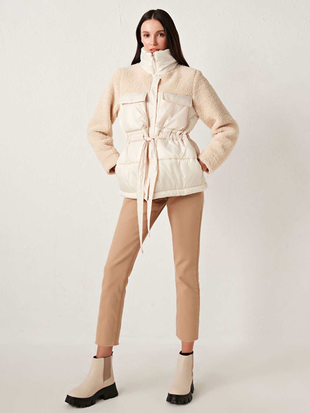 معطف منفوخ بجيوب علي الخصر بتفاصيل كسرات-3