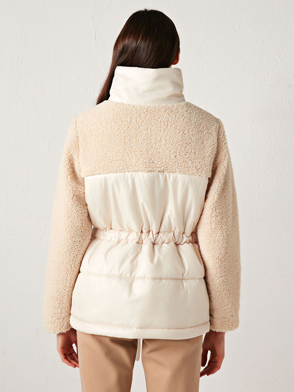 معطف منفوخ بجيوب علي الخصر بتفاصيل كسرات-4