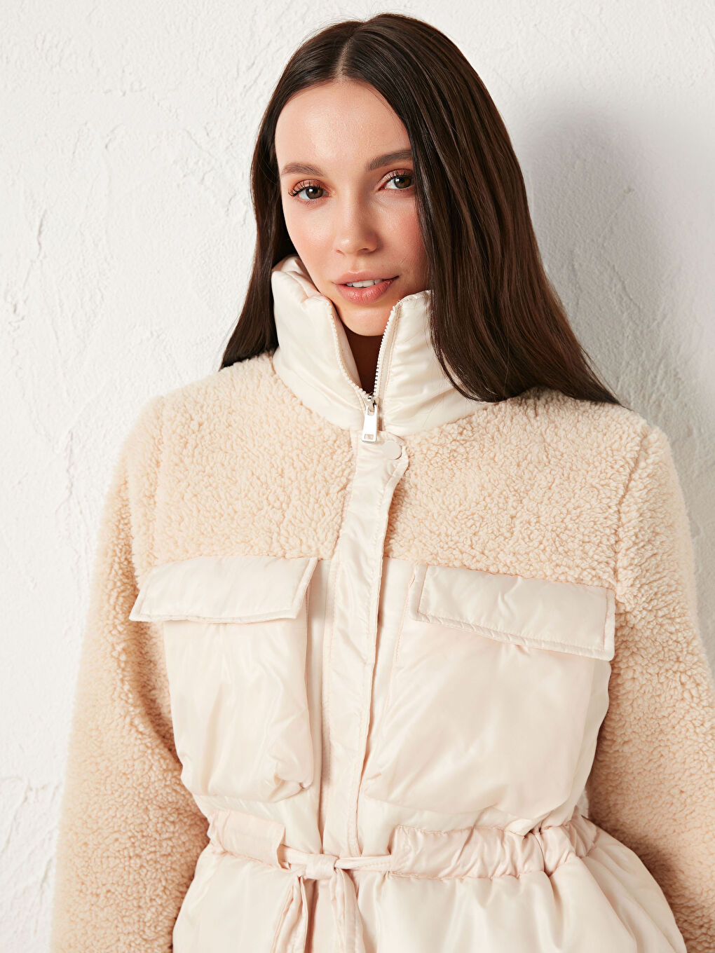 معطف منفوخ بجيوب علي الخصر بتفاصيل كسرات-5