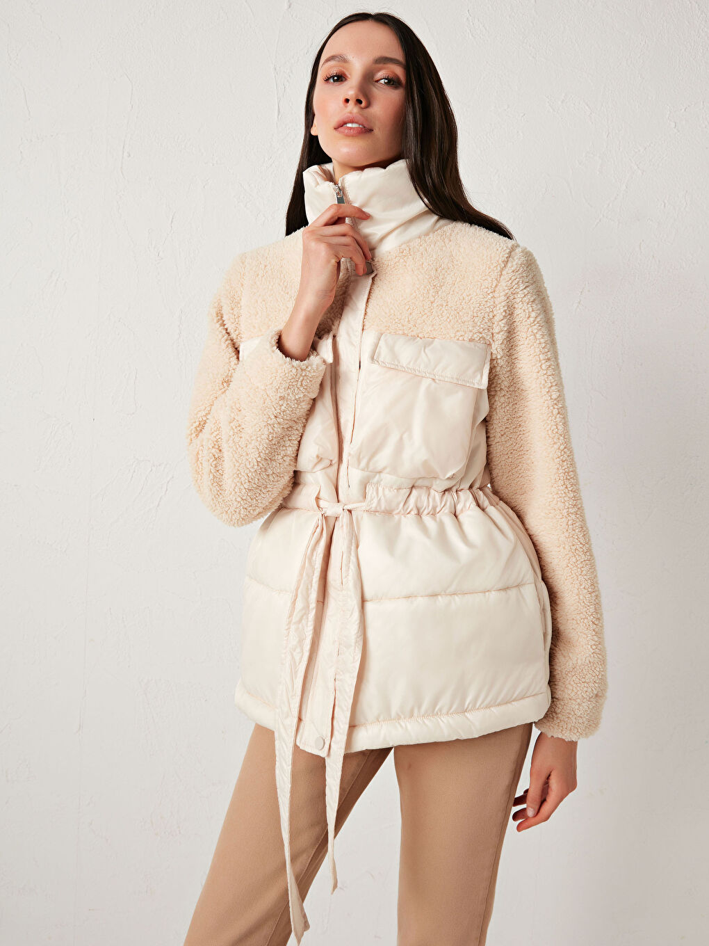 معطف منفوخ بجيوب علي الخصر بتفاصيل كسرات-6