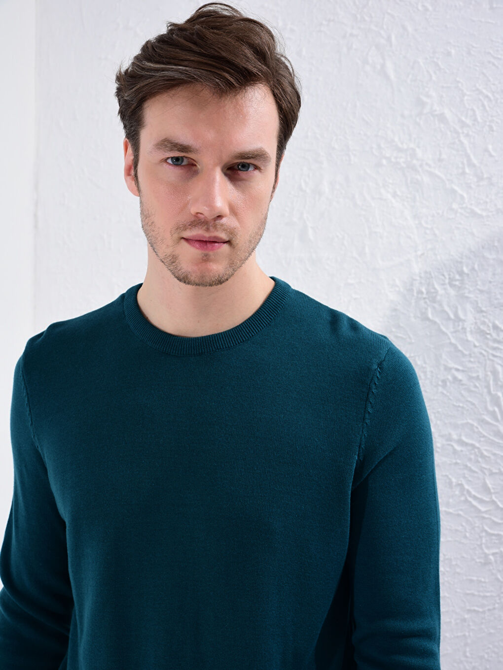 Базовий трикотажний джемпер з круглим вирізом-4