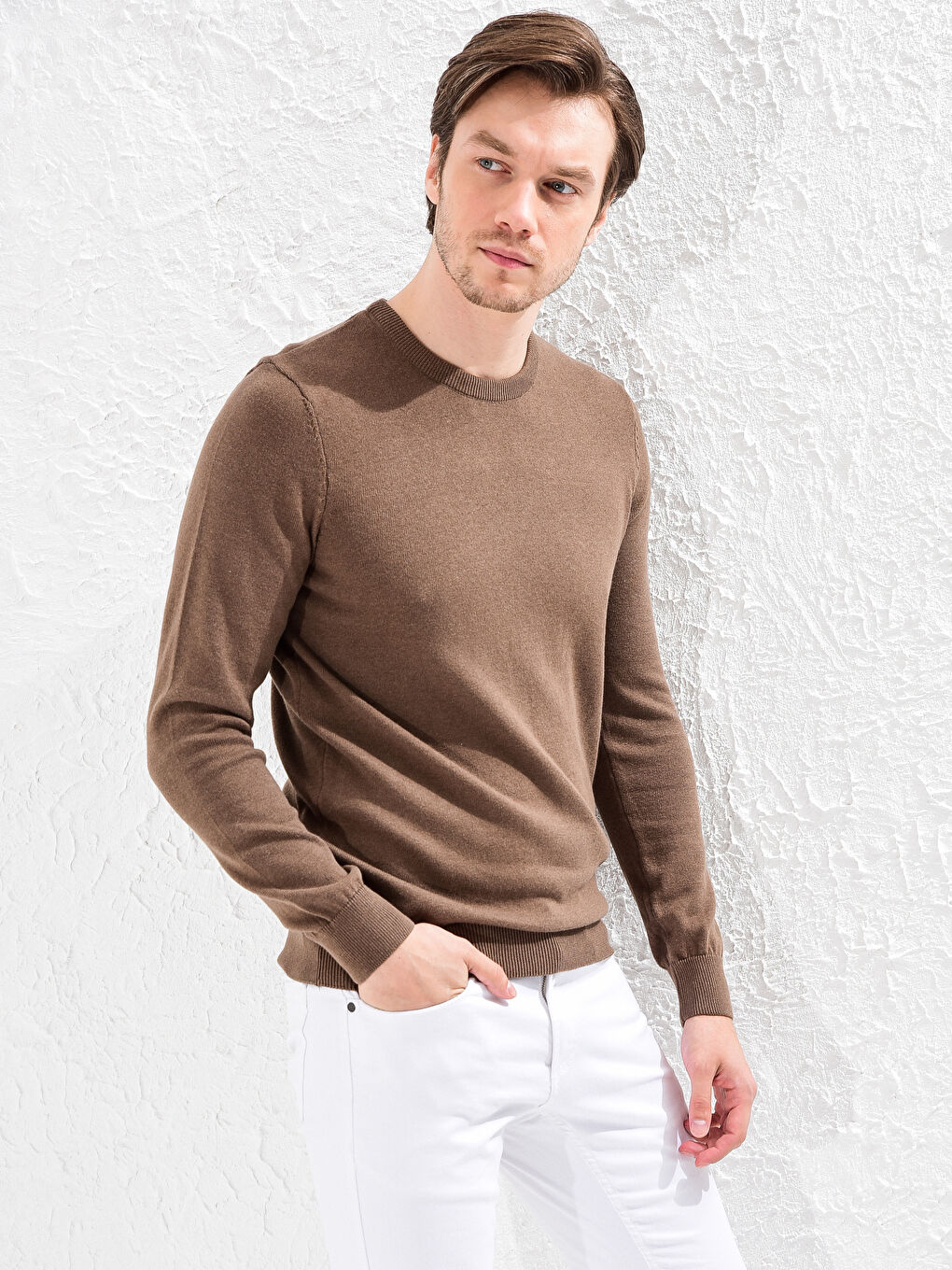 Базовый трикотажный джемпер с круглым вырезом