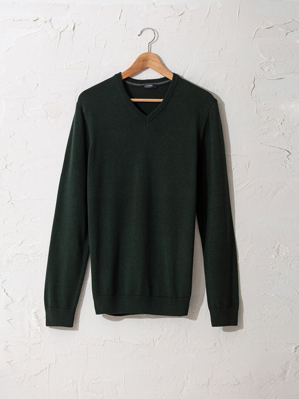 سترة تريكو بياقة على شكل حرف V وكم طويل سادة للرجال