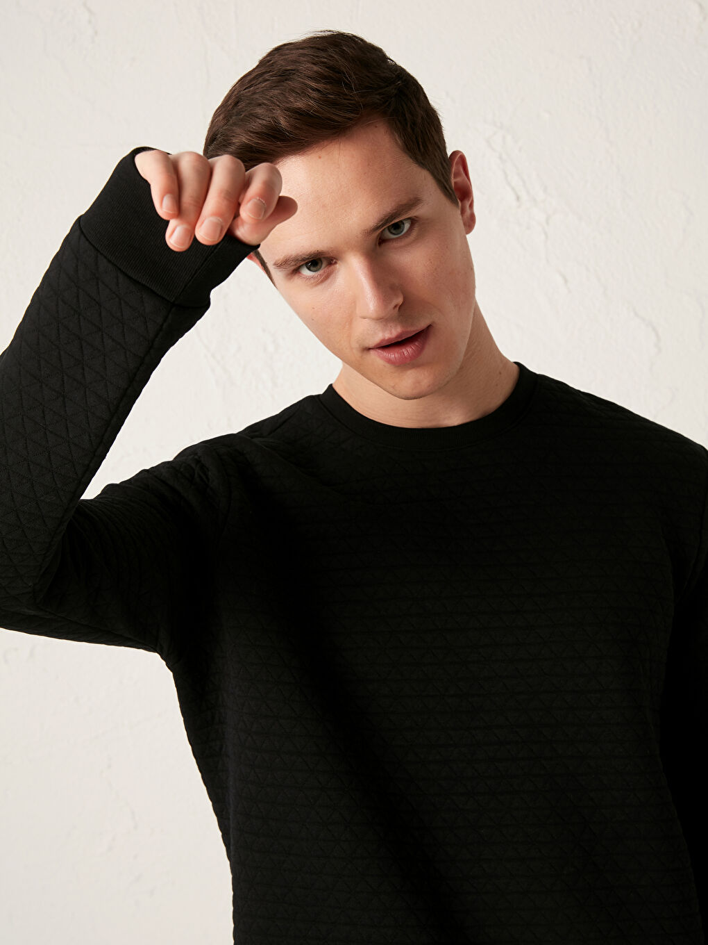 بلوفر رجالي تريكو رفيع بياقة عالية وأكمام طويلة وقصة ضيقة أساسية-3