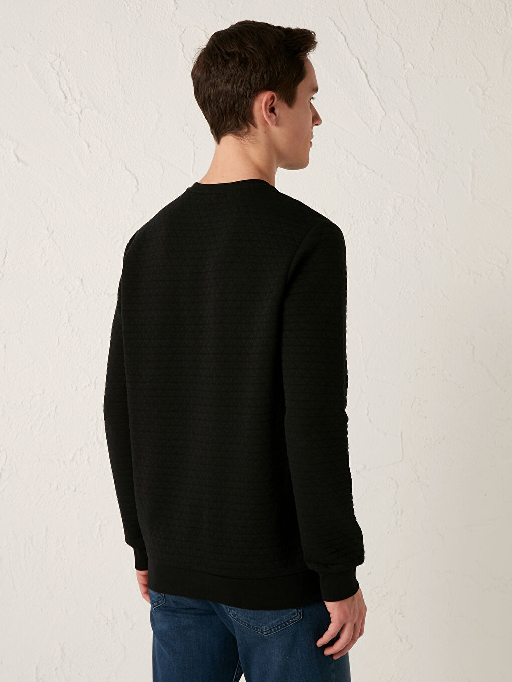 بلوفر رجالي تريكو رفيع بياقة عالية وأكمام طويلة وقصة ضيقة أساسية-4