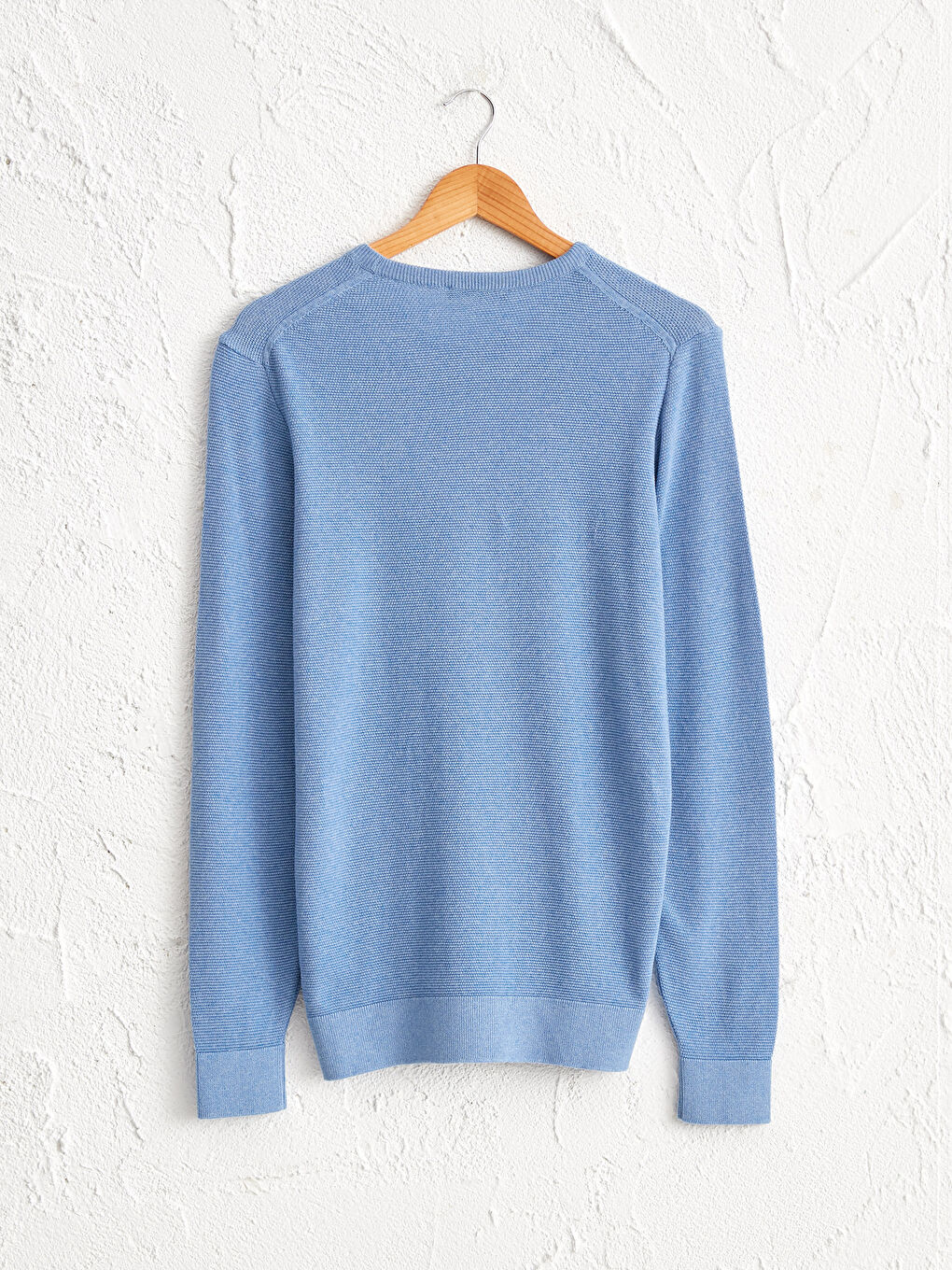 Базовый трикотажный джемпер с круглым вырезом-1