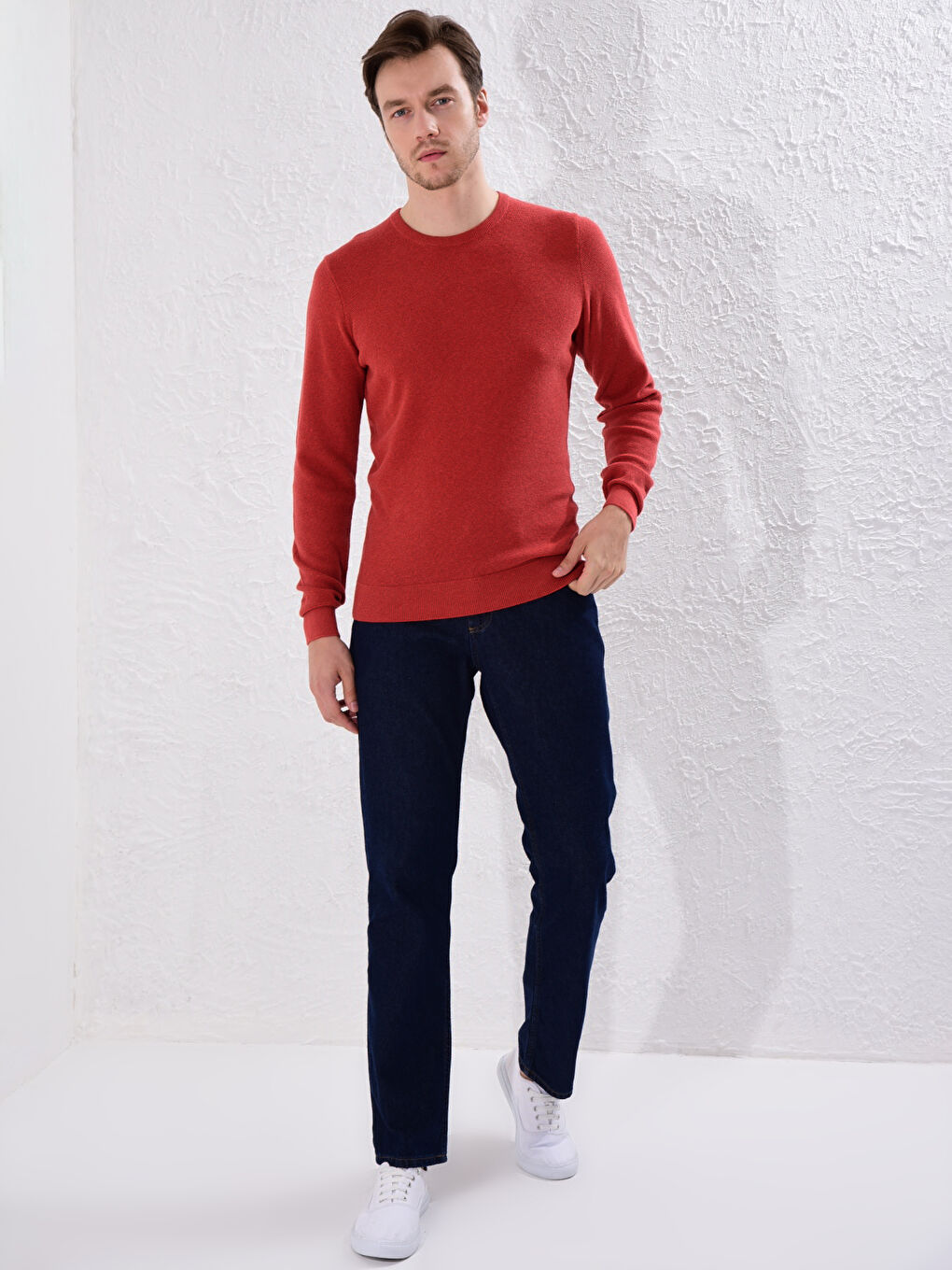 Базовый трикотажный джемпер с круглым вырезом-2