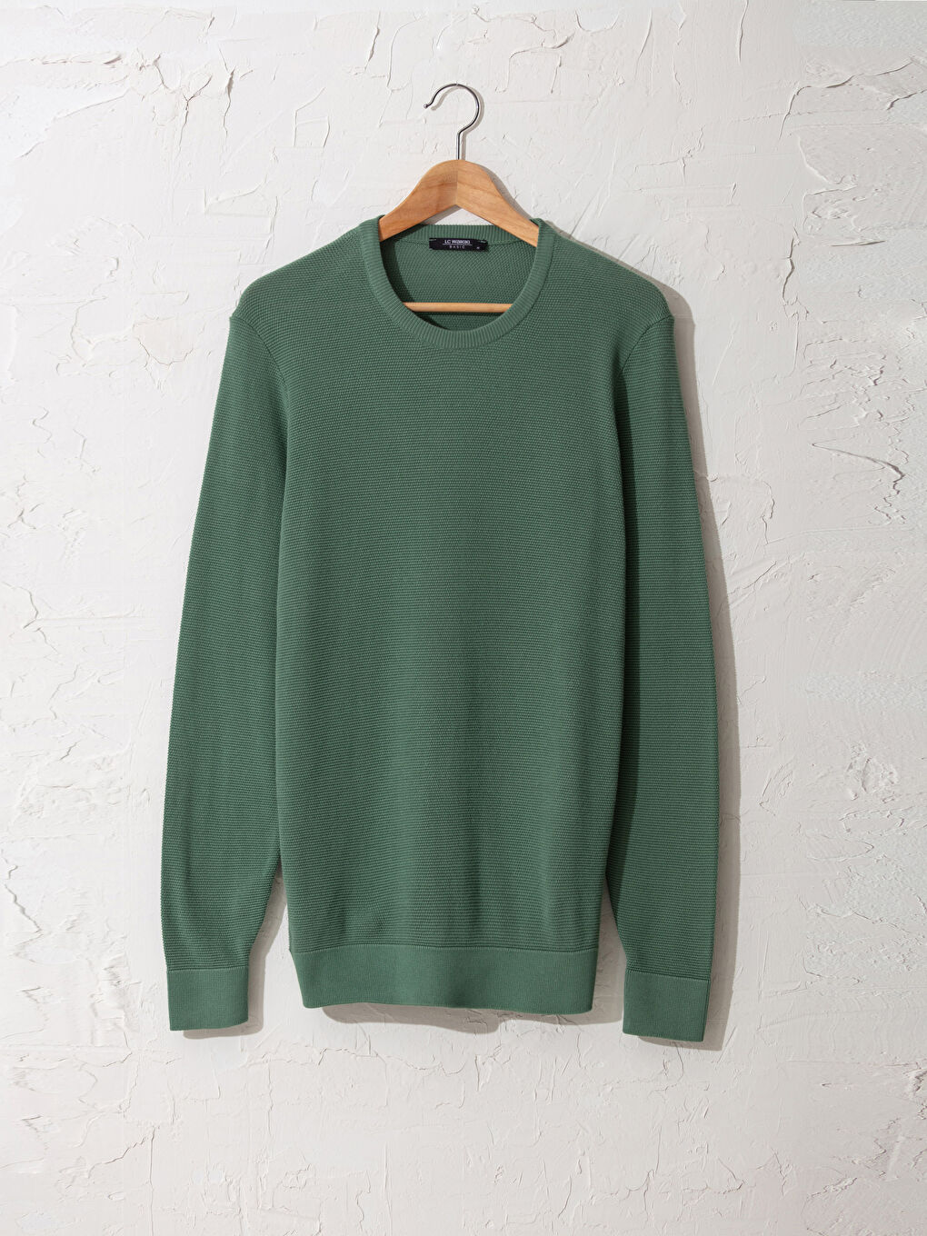 Базовый трикотажный джемпер с круглым вырезом