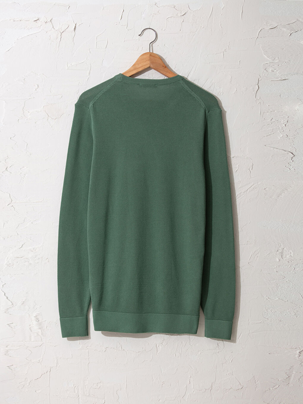 Базовый трикотажный джемпер с круглым вырезом-1