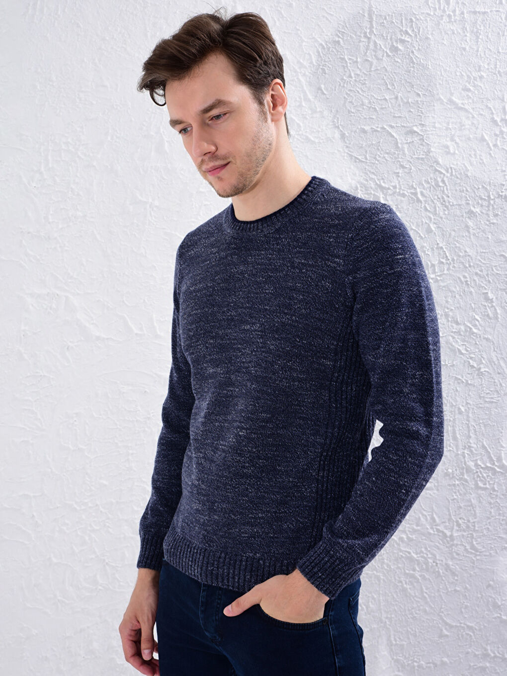 Светр з круглим вирізом горловини з акрилового трикотажу-1