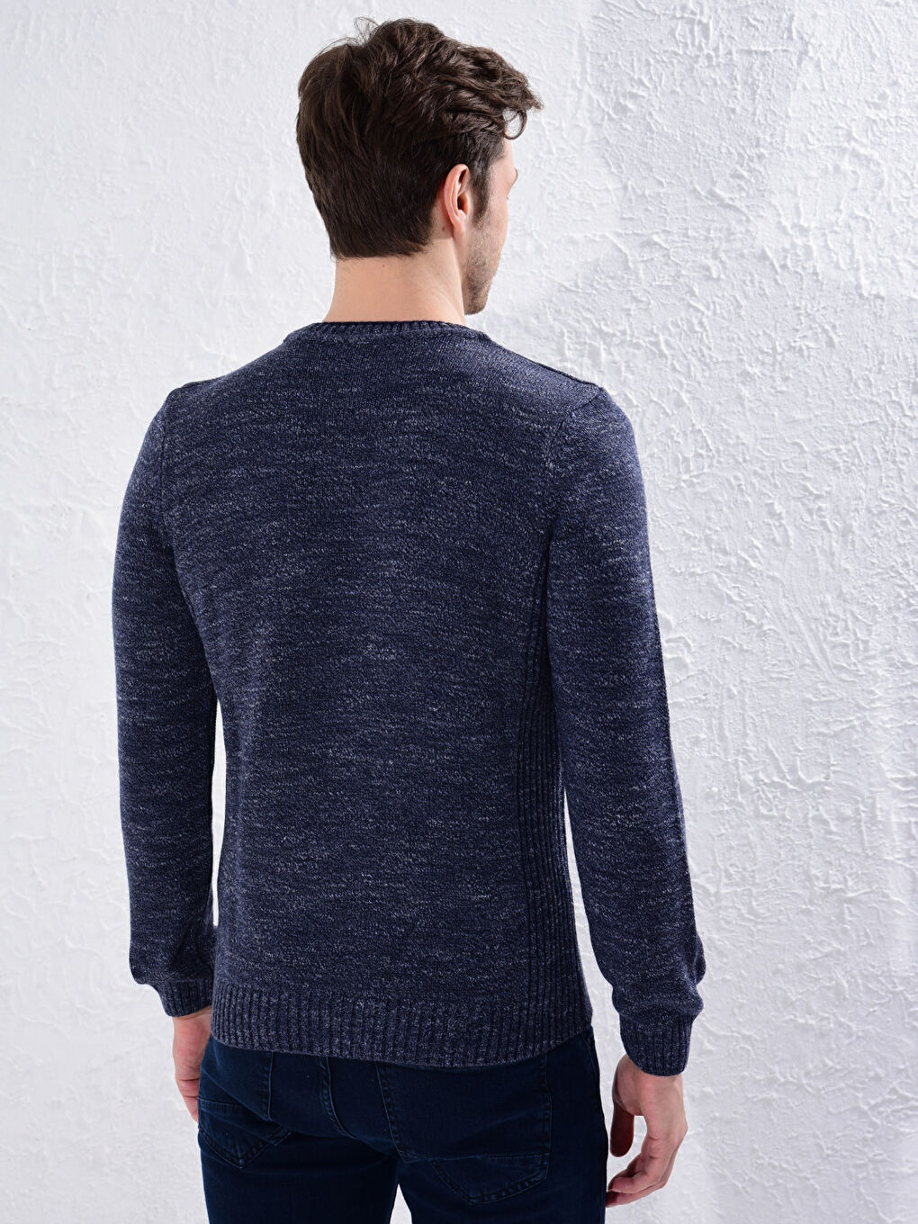 Светр з круглим вирізом горловини з акрилового трикотажу-3