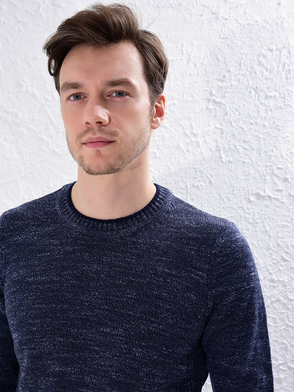 Светр з круглим вирізом горловини з акрилового трикотажу-4