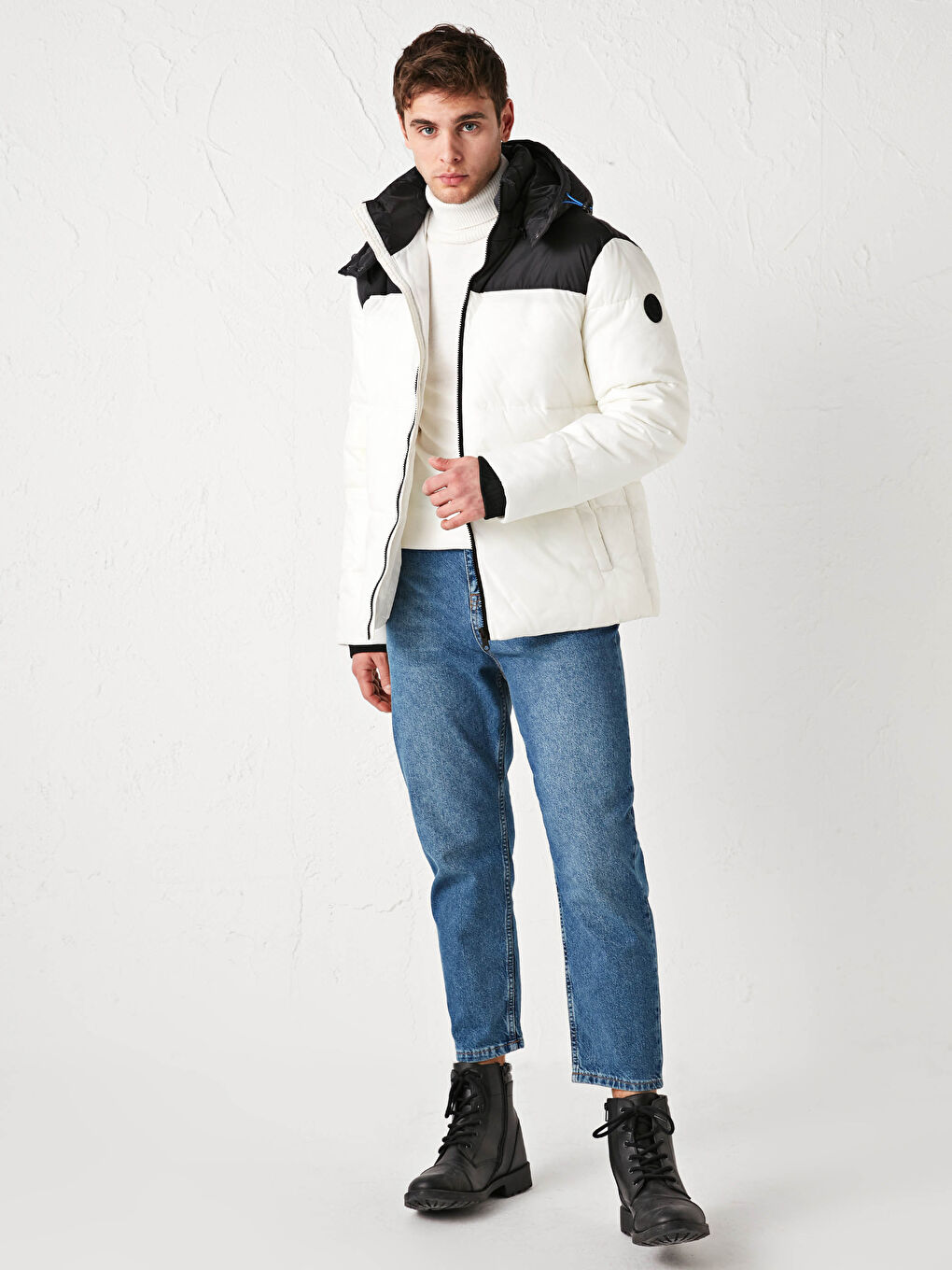 Beyaz Standart Kalıp Kapüşonlu Kalın Erkek Şişme Mont-3