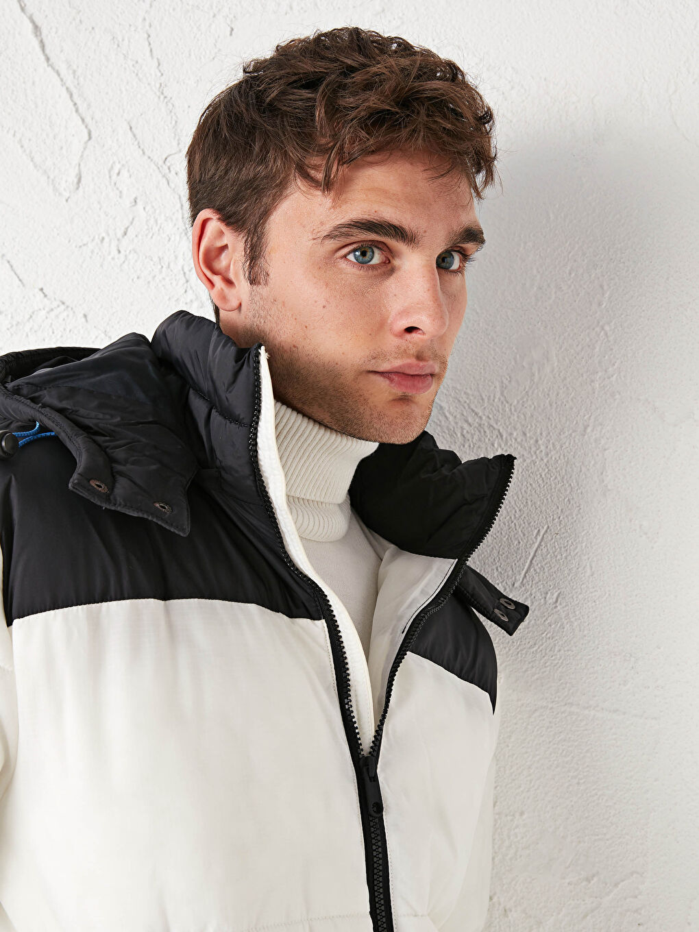 Beyaz Standart Kalıp Kapüşonlu Kalın Erkek Şişme Mont-1