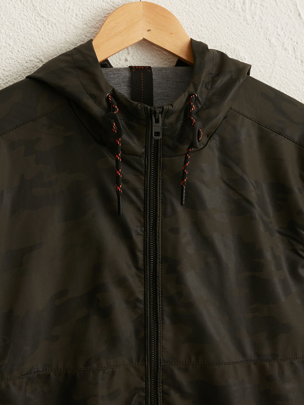 Haki Dik Yaka Kamuflaj Desenli İnce Mont-1