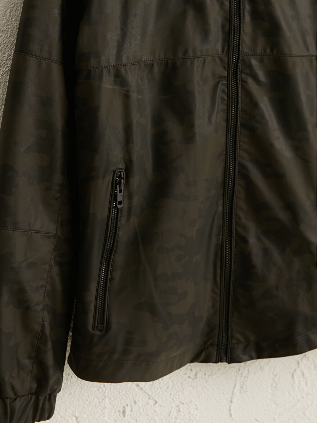 Haki Dik Yaka Kamuflaj Desenli İnce Mont-4