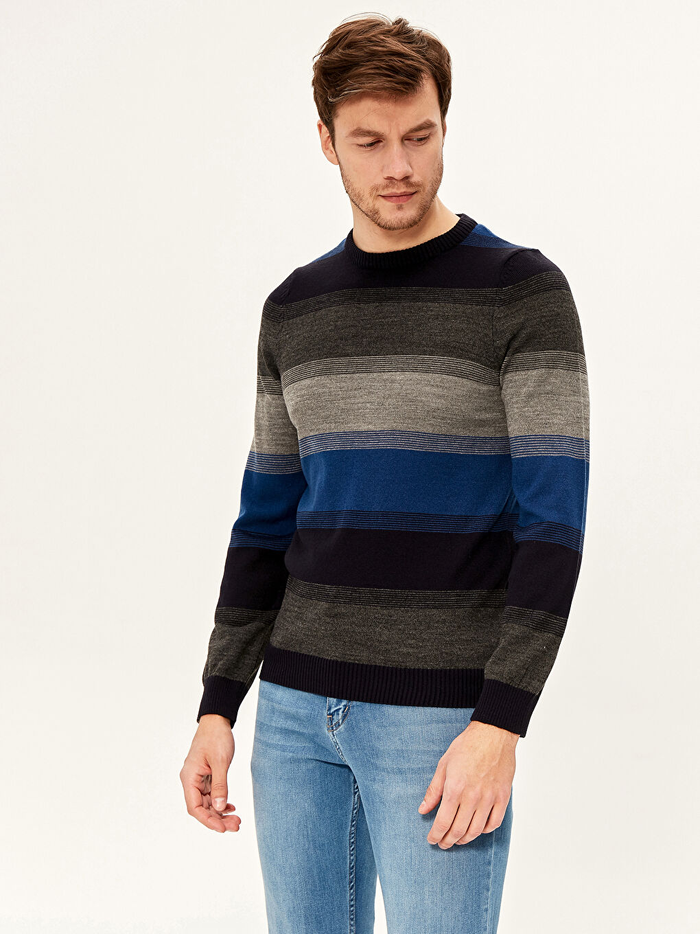 Жолақты дөңгелек жағалы трикотаж жемпір-1