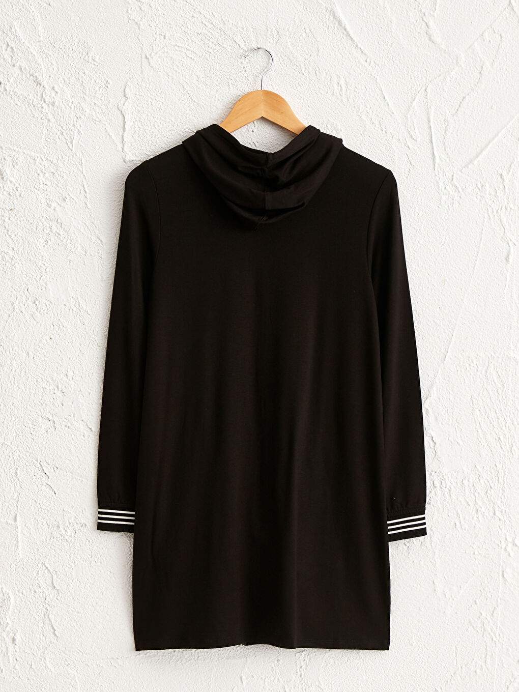 سويت شيرت نسائي بأكمام طويلة مزود بغطاء رأس-1