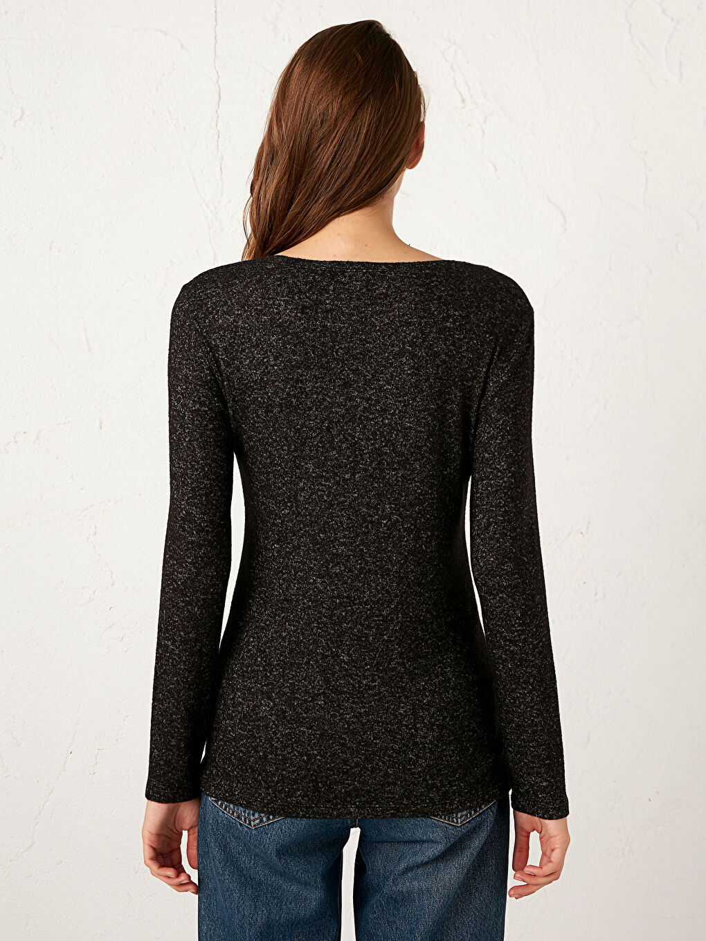 Базовый трикотажный джемпер с круглым вырезом-5