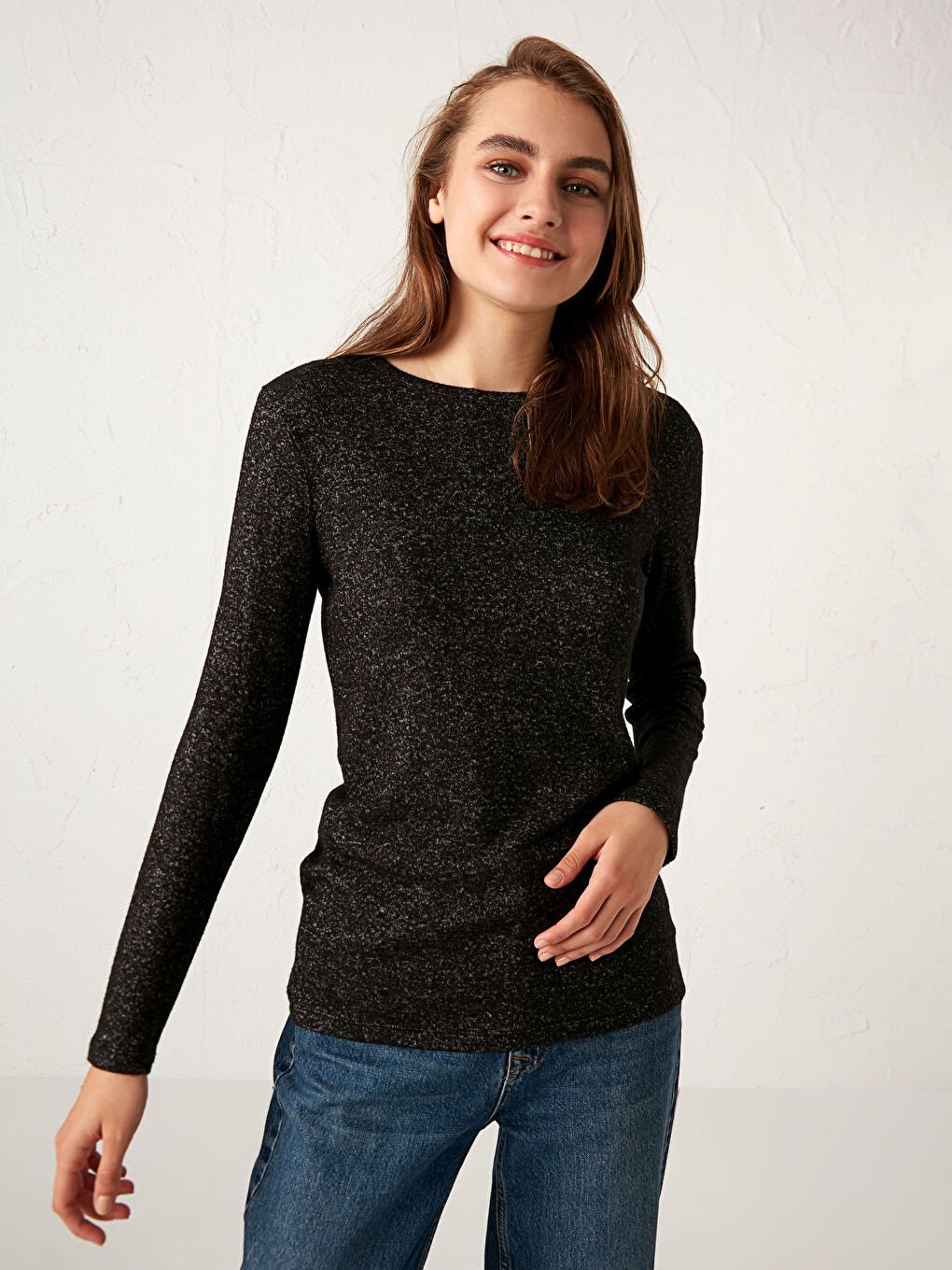 Базовый трикотажный джемпер с круглым вырезом-1