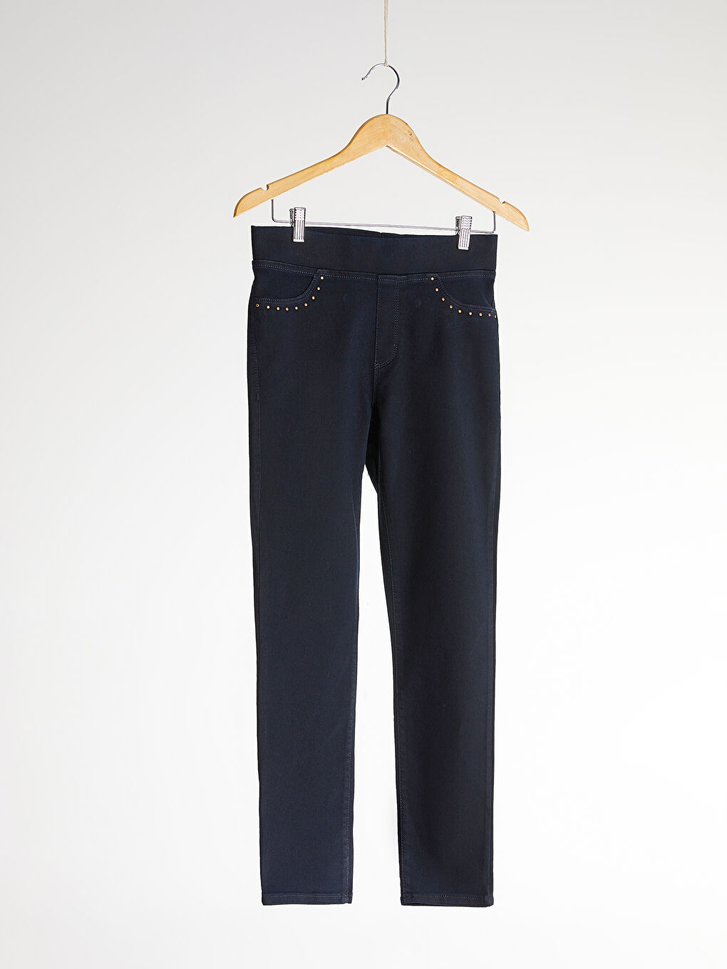 جينز رجل عادي بطول الكاحل