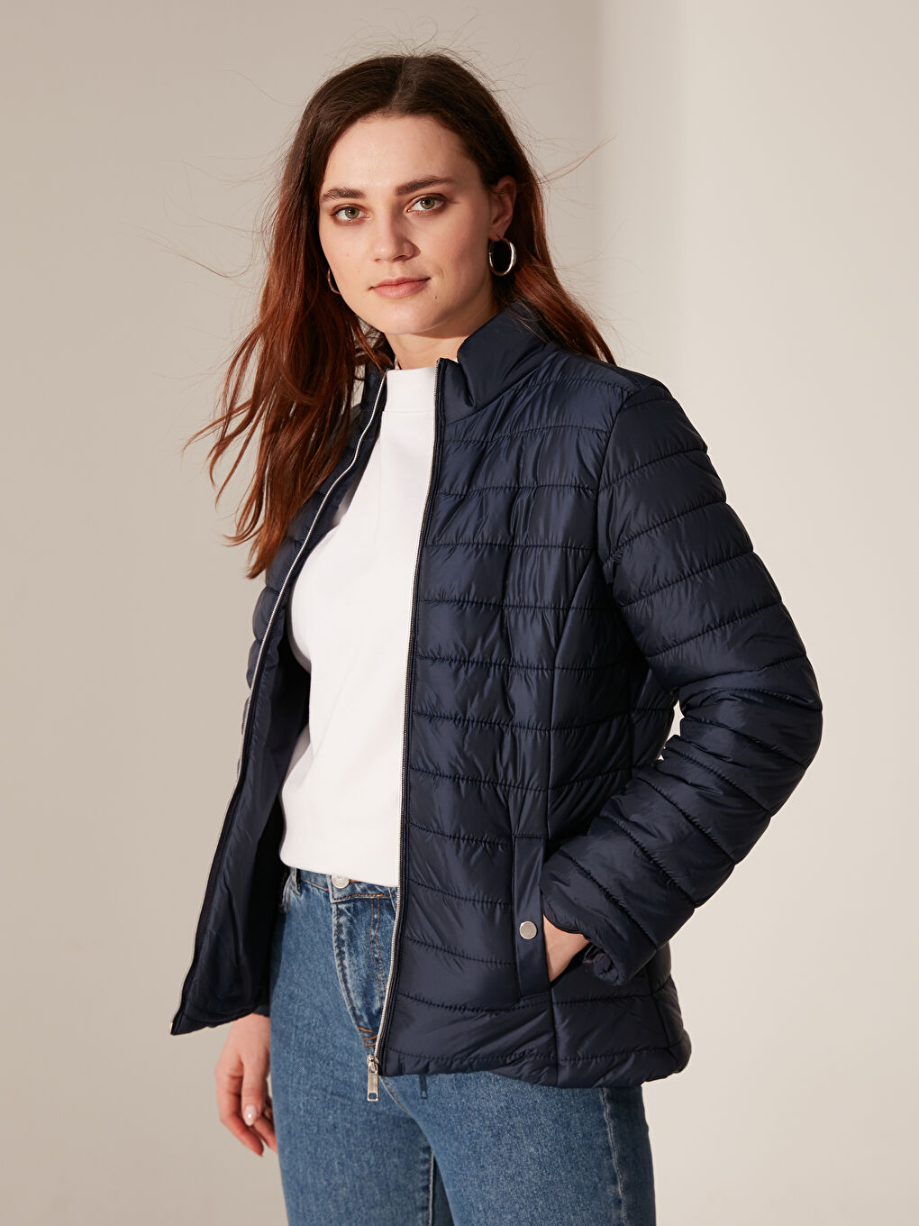 Lacivert Kapüşonlu Uzun Kollu Kadın Dik Yaka Şişme Mont-1