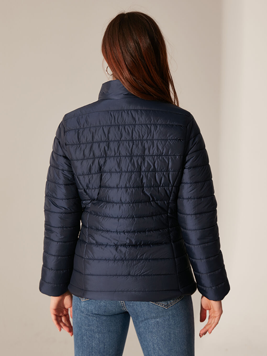 Lacivert Kapüşonlu Uzun Kollu Kadın Dik Yaka Şişme Mont-4