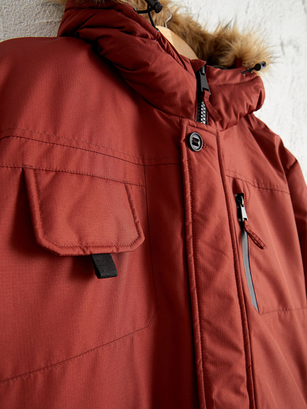 LC Waikiki Comfortable Fit Heavy Parka with Hood -0W3907Z8-MBL