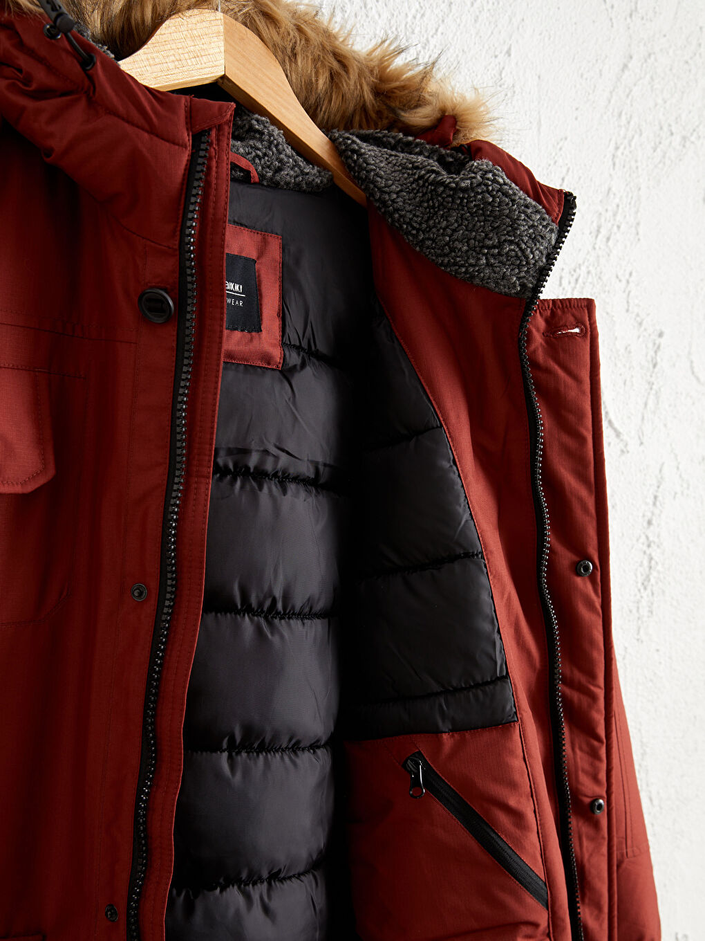 LC Waikiki Comfortable Fit Heavy Parka with Hood -0W3907Z8-MBL