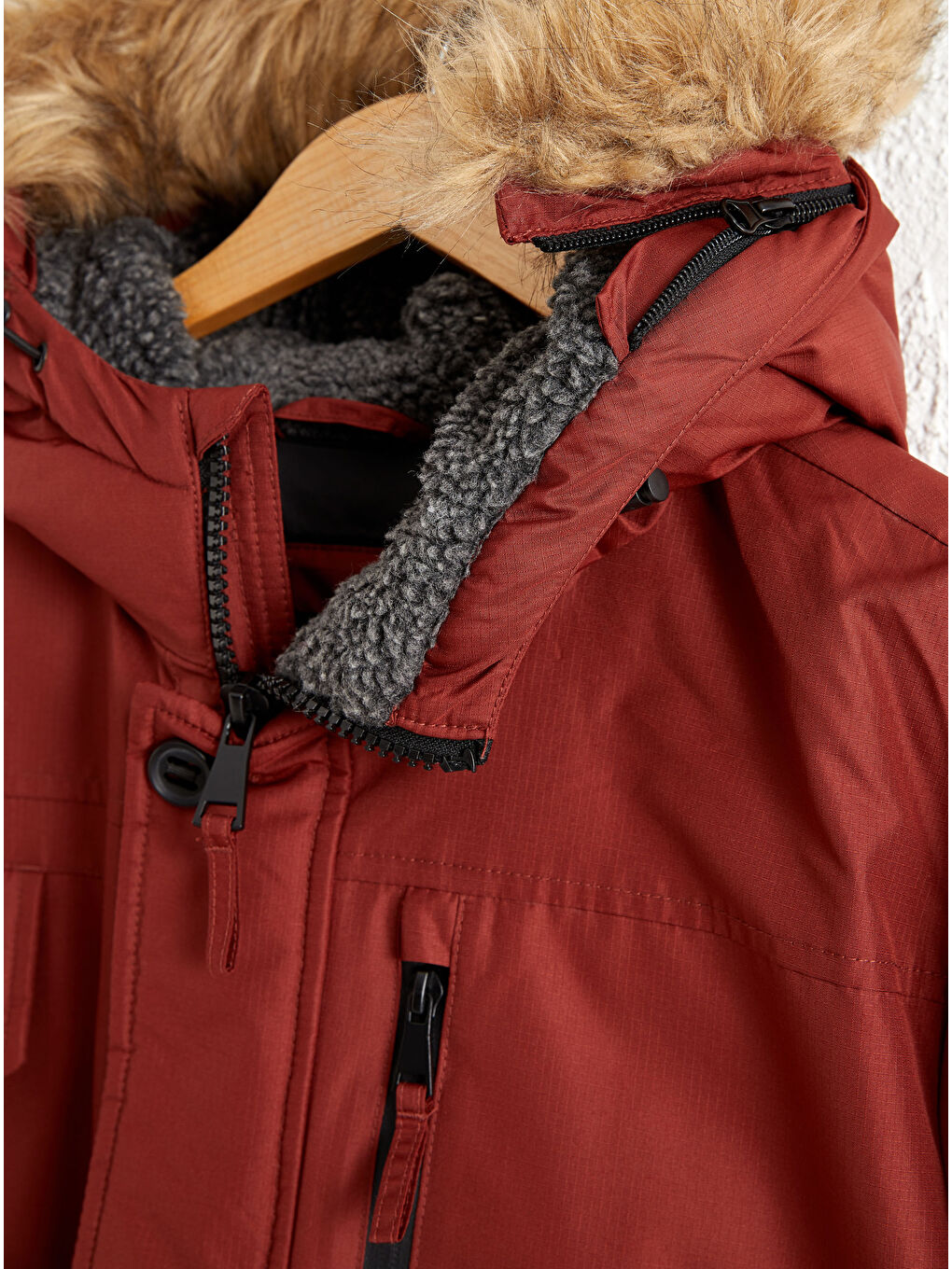 LC Waikiki Comfortable Fit Heavy Parka with Hood -0W3907Z8-MBL
