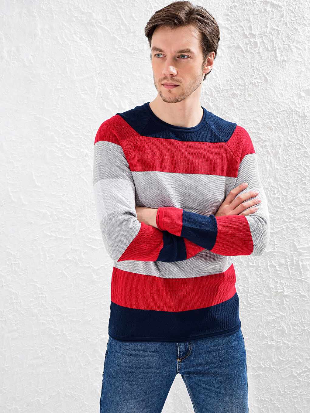 Жолақты жеңіл трикотаж дөңгелек жағалы жемпір