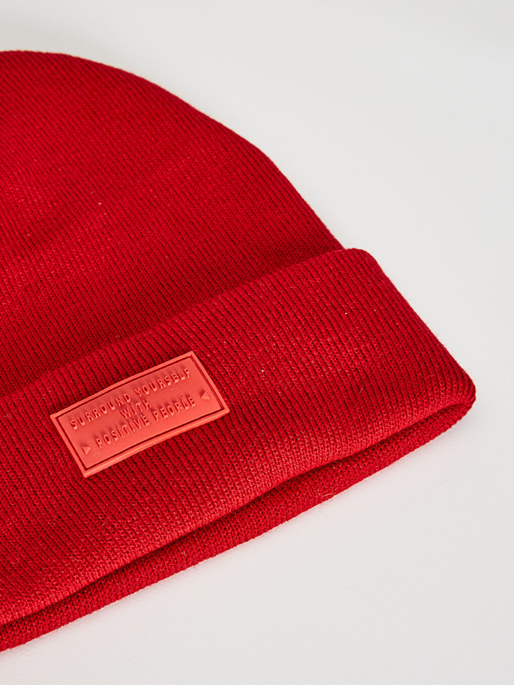 Kırmızı Erkek Etiket Baskılı Triko Bere-2